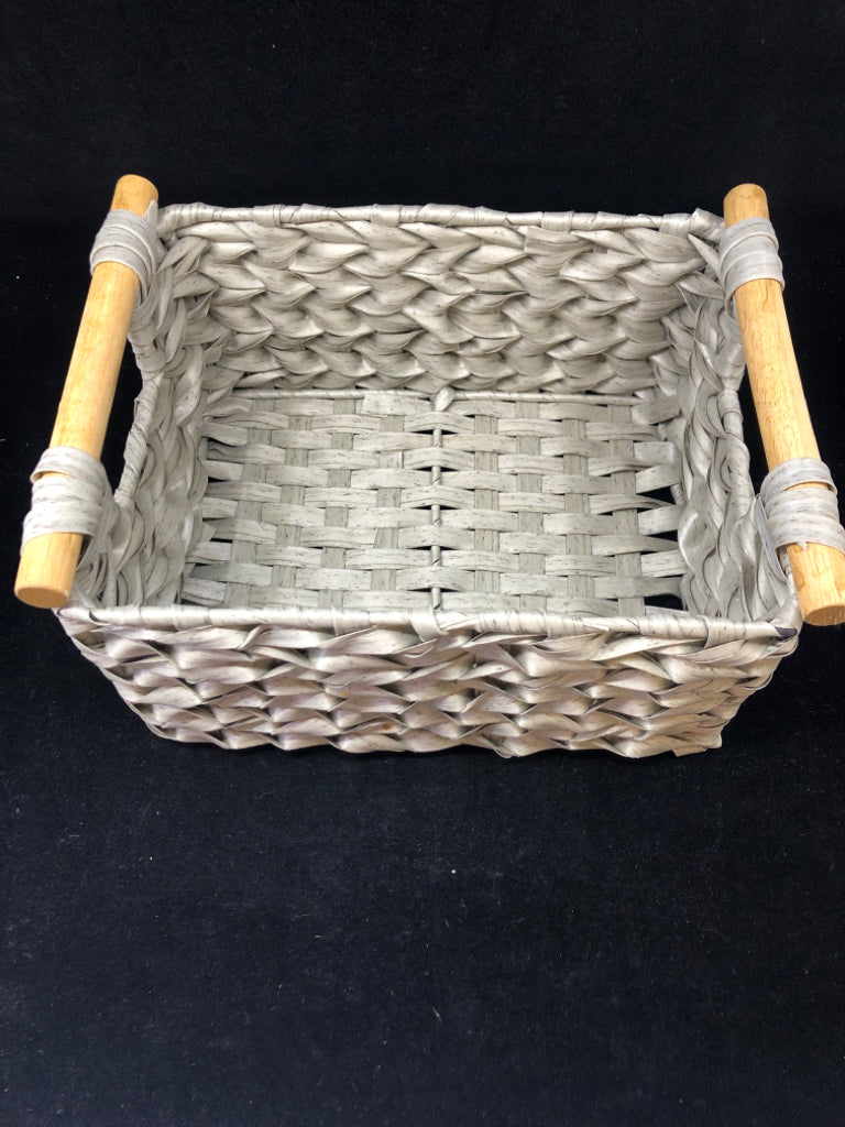 PLASTIC GREY WEAVE BASKET W/ WOOD HANDLES.