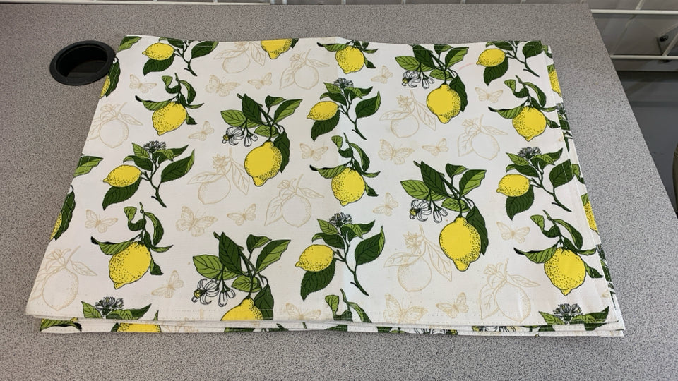 4 LEMON PRINT RECTANGLE PLACEMATS.