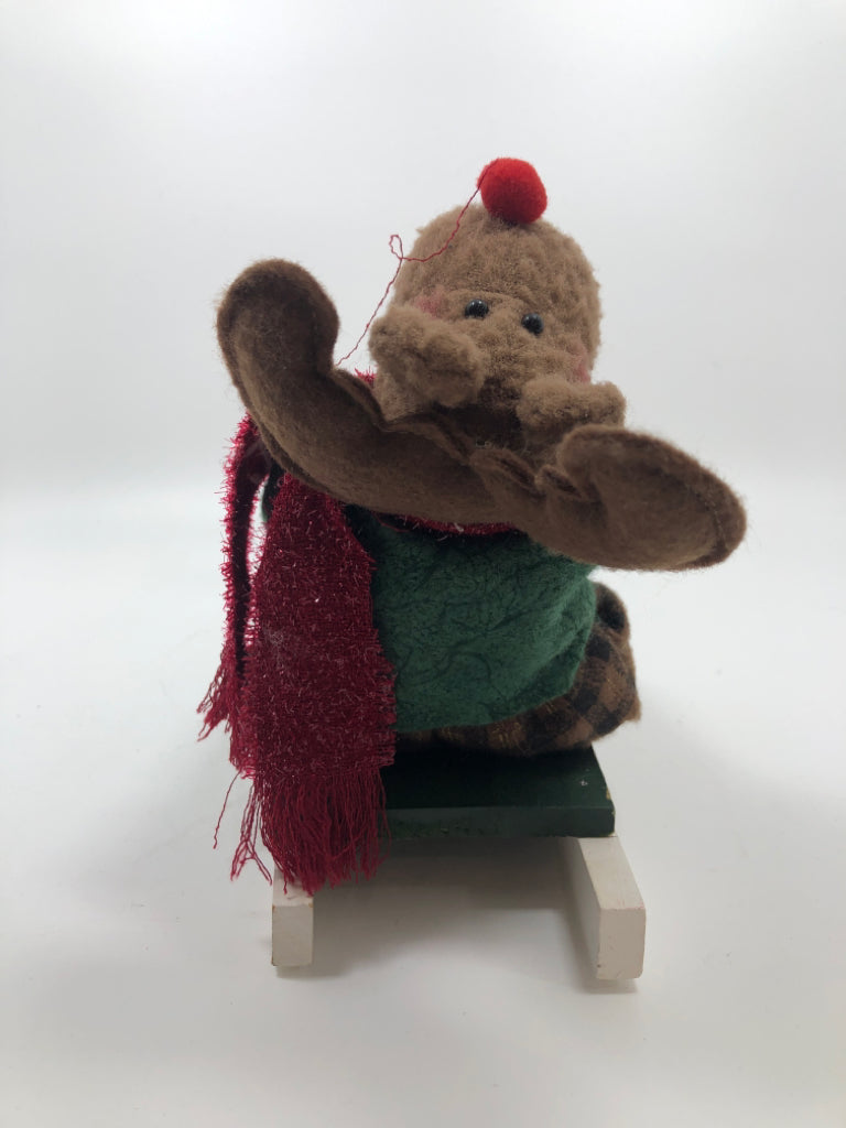 PLUSH REINDEER W/SNOWMAN SLEDDING.