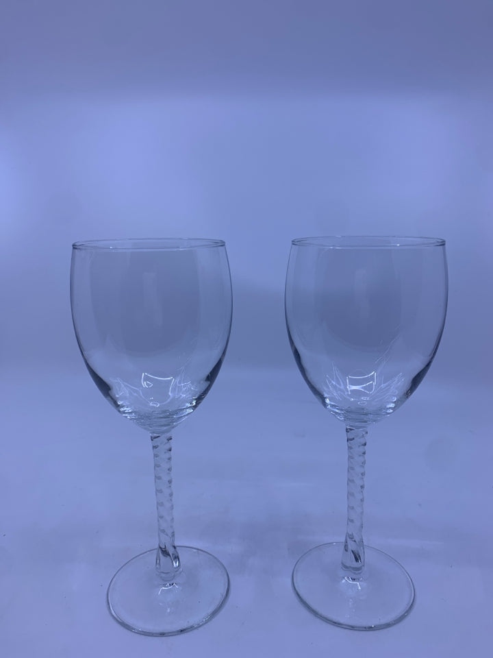 2 TWISTED STEM WINE GLASSES.