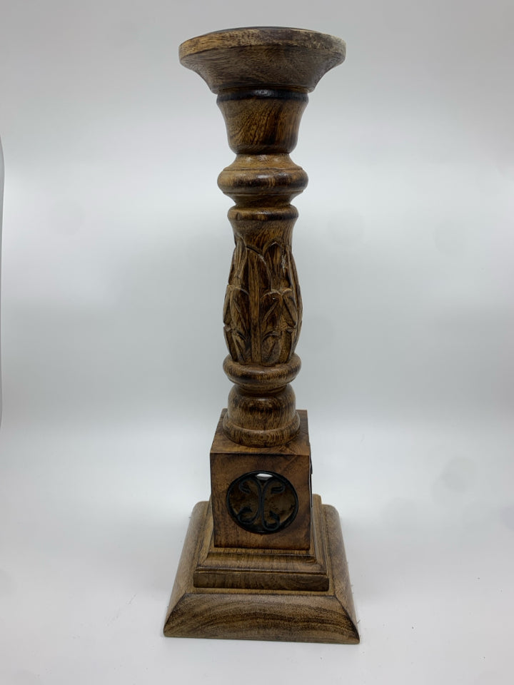 WOOD CARVED PILLAR CANDLE HOLDER.