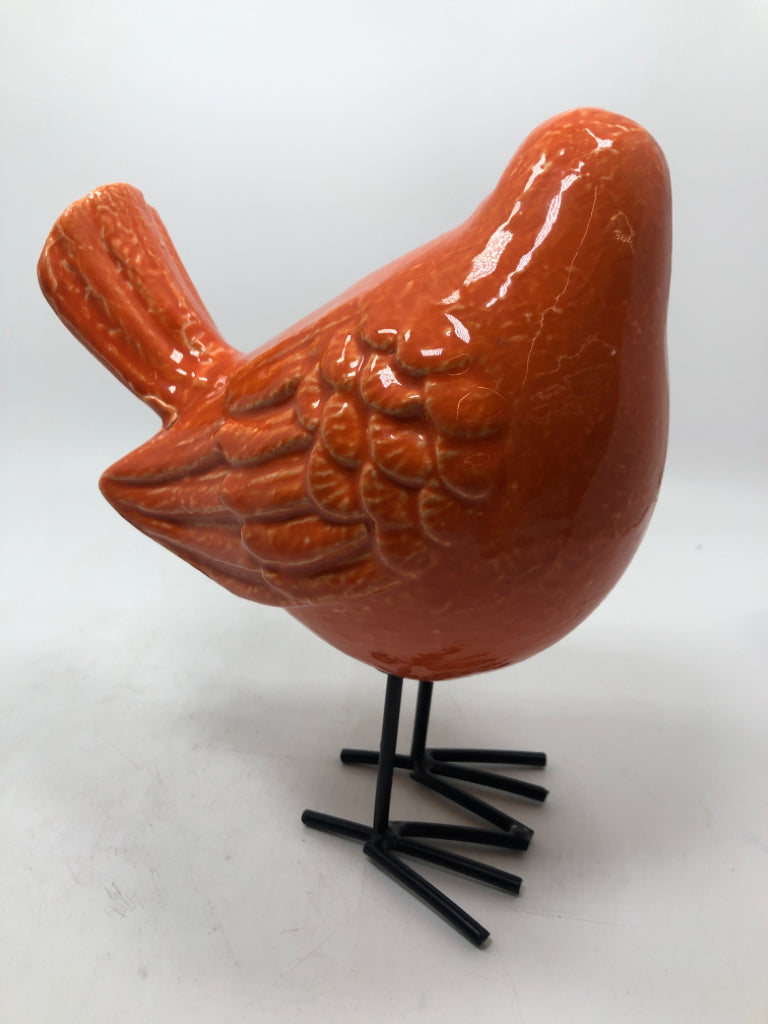 ORANGE CERAMIC BIRD W/METAL LEGS.