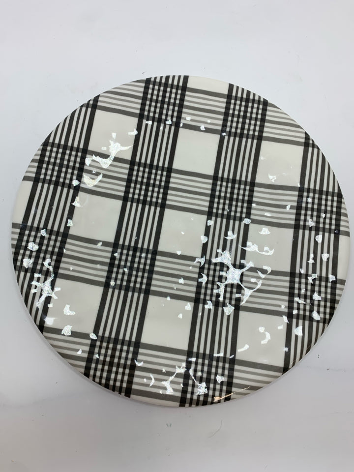 5 BLACK PLAID MELAMINE PLATES.