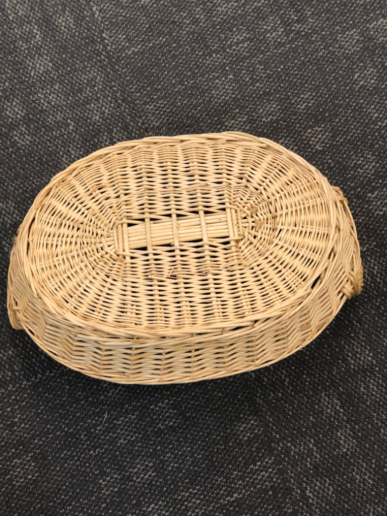 OVAL WICKER TRAY W/HANDLES.