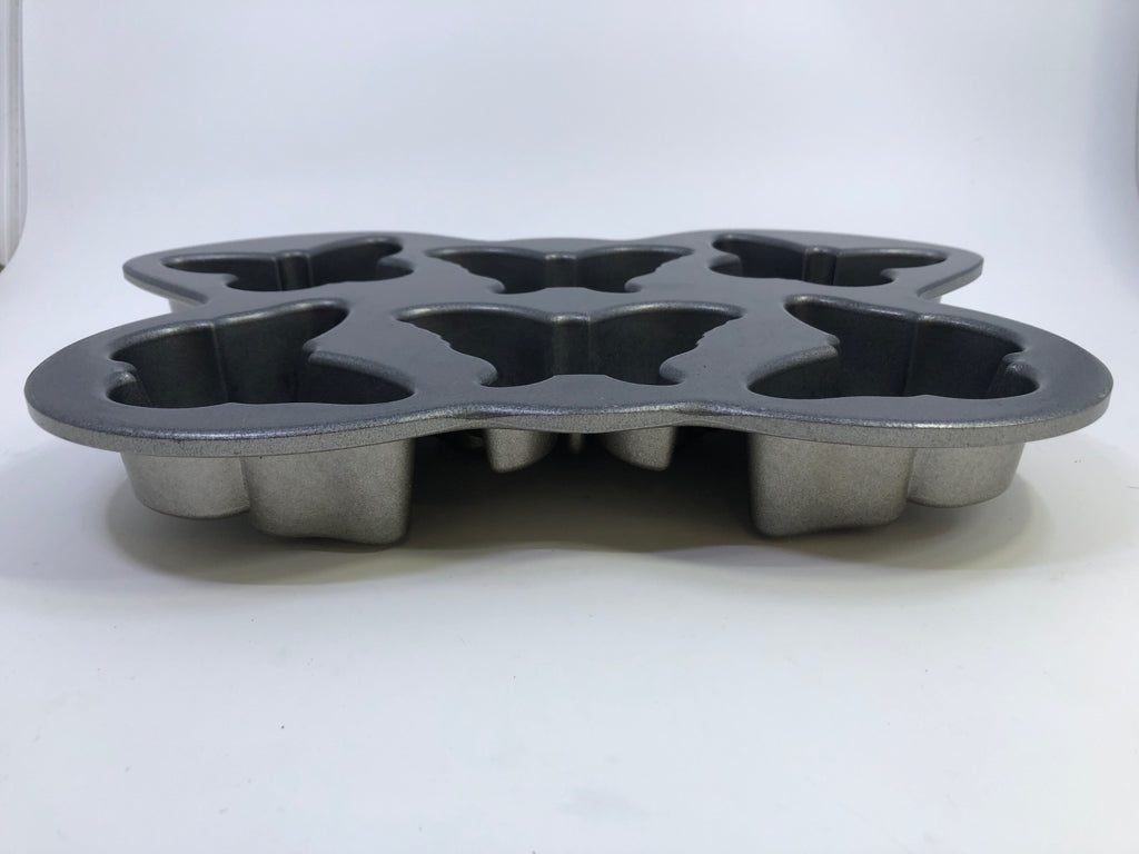 DARK GREY BUTTERFLY CUPCAKE PAN.
