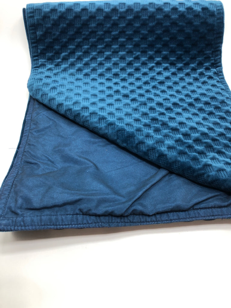 BLUE CHECKERED SOFT TABLE RUNNER.