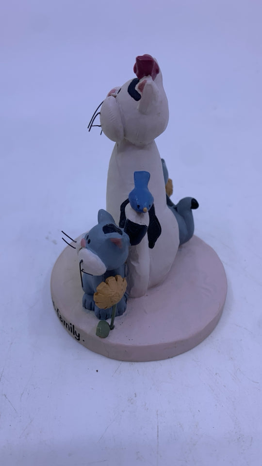 WHITE RESIN CAT FIGURE.
