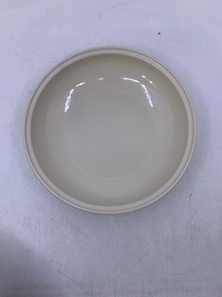 CREAM CIRCLE BAKE WARE W/ COVER.