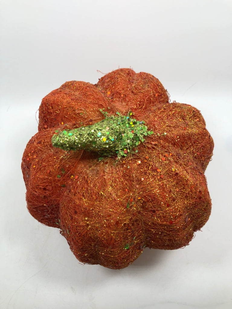 GLITTERY PUMPKIN DECOR.