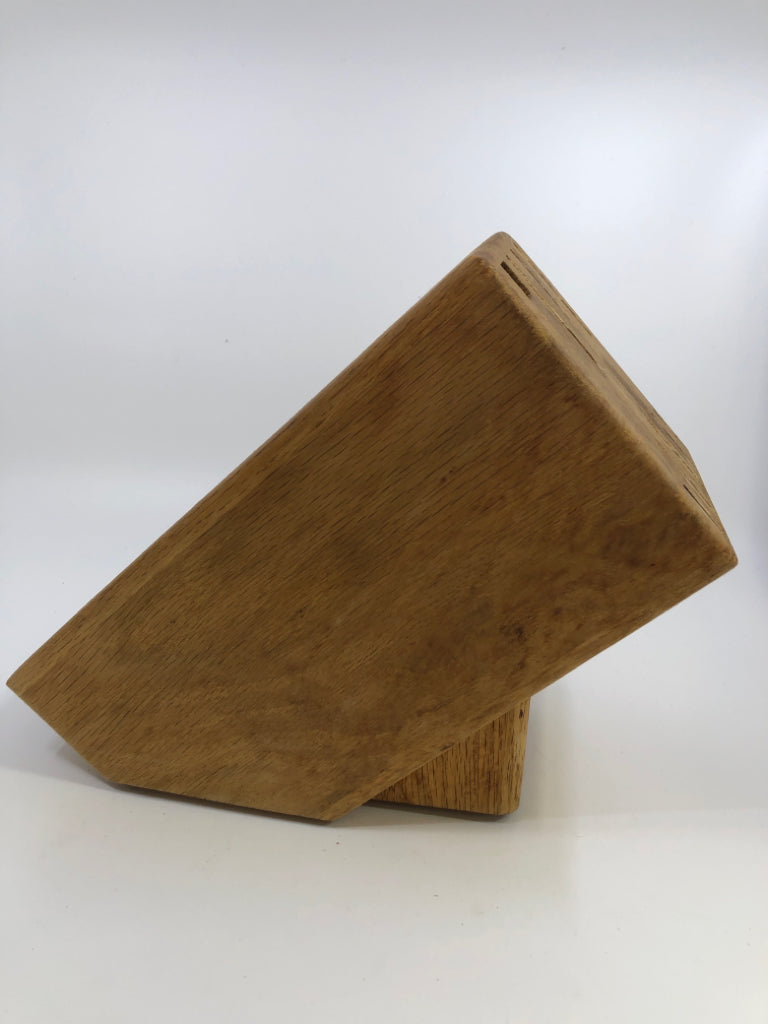 10-SLOT WOODEN KNIFE BLOCK J A HENCKELS.