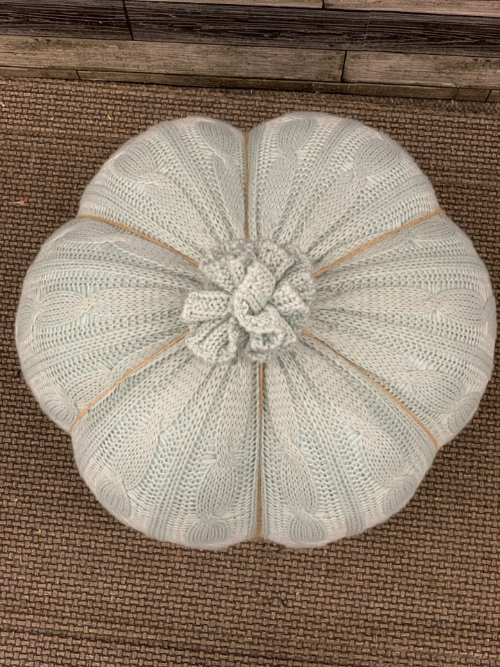 LARGE TEAL KNIT PUMPKIN.