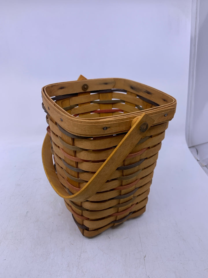 1997 WOVEN TRADITIONS LG PEG BASKET RED BLUE GREEN WEAVE W/ HANDLE.