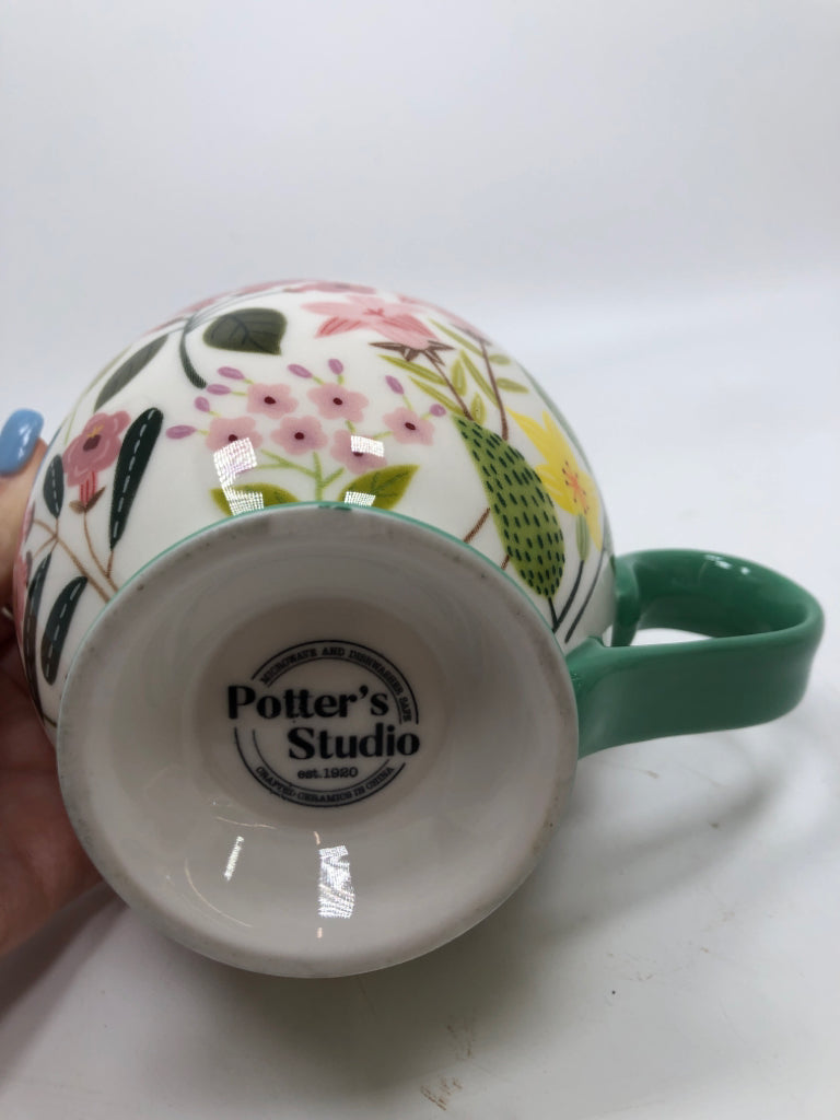 GREEN FLORAL FOOTED MUG.