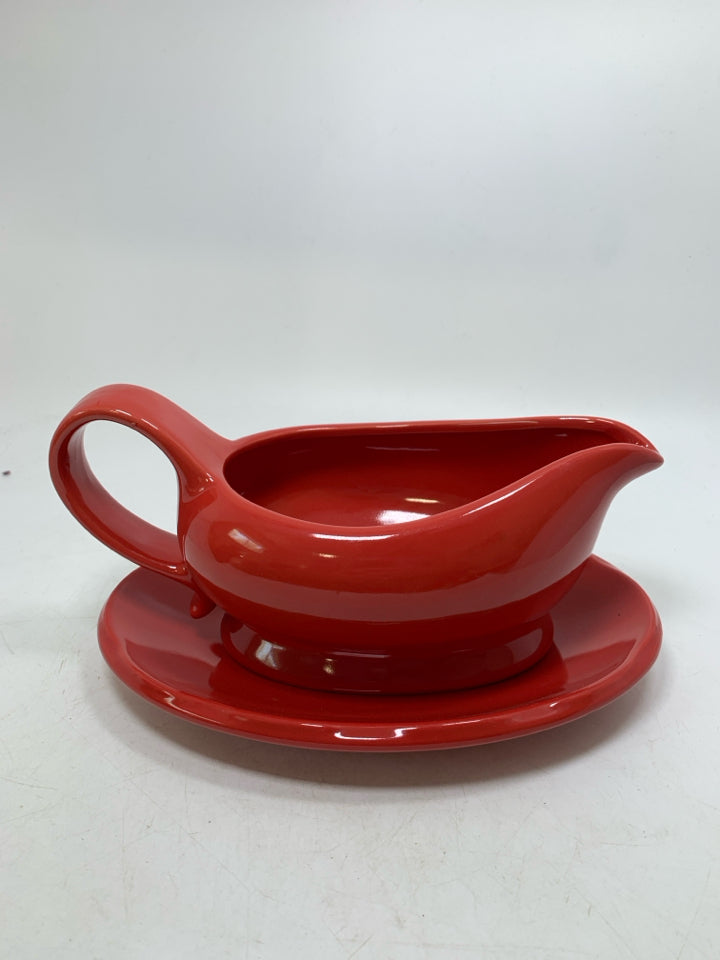 2 PC LARGE GRAVY BOAT W/ DRIP PLATE.