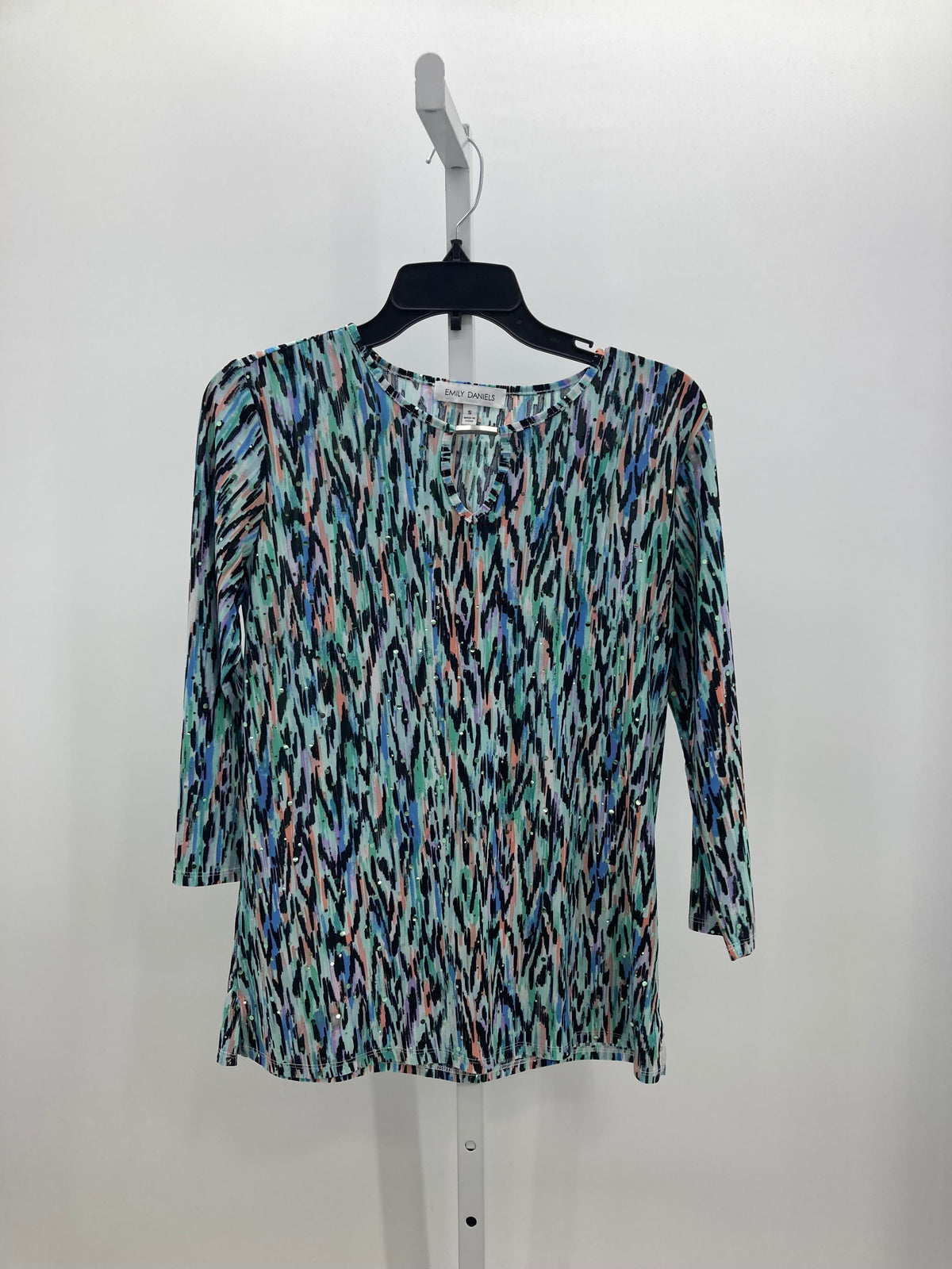 Size Small Misses 3/4 Sleeve Shirt