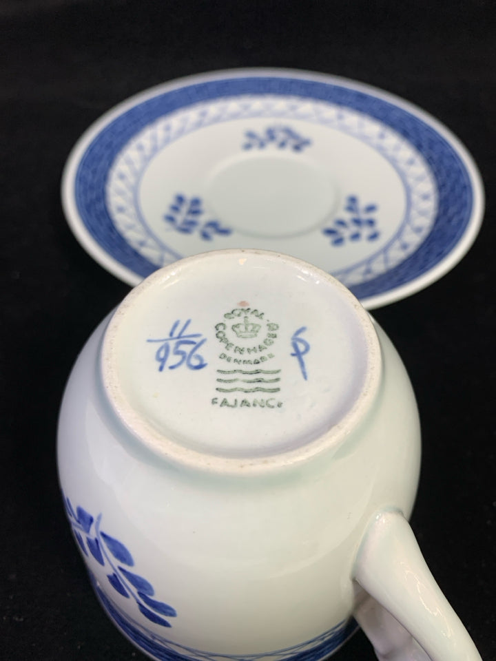 VTG BLUE FLORAL TEACUP/SAUCER.