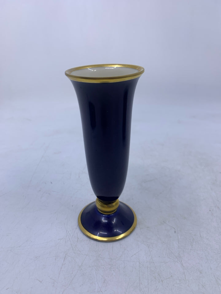 SMALL FOOTED COBALT BLUE VASE W/ GOLD EDGES.