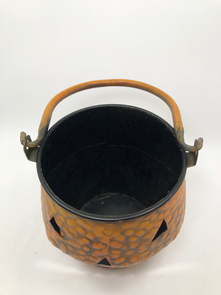 GALVANIZED METAL PUMPKIN BUCKET W/HANDLE.