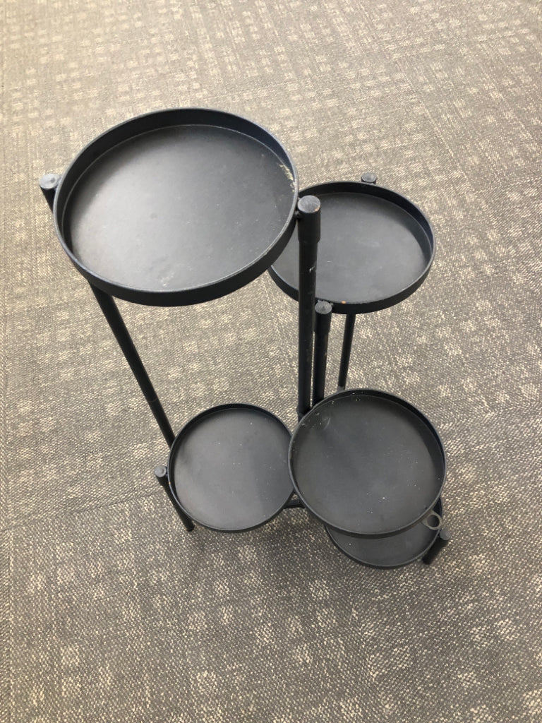 5 TIER METAL FOLDING PLANT STAND.