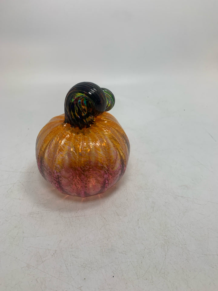 SMALL ORANGE / PINK BLOWN GLASS PUMPKIN.