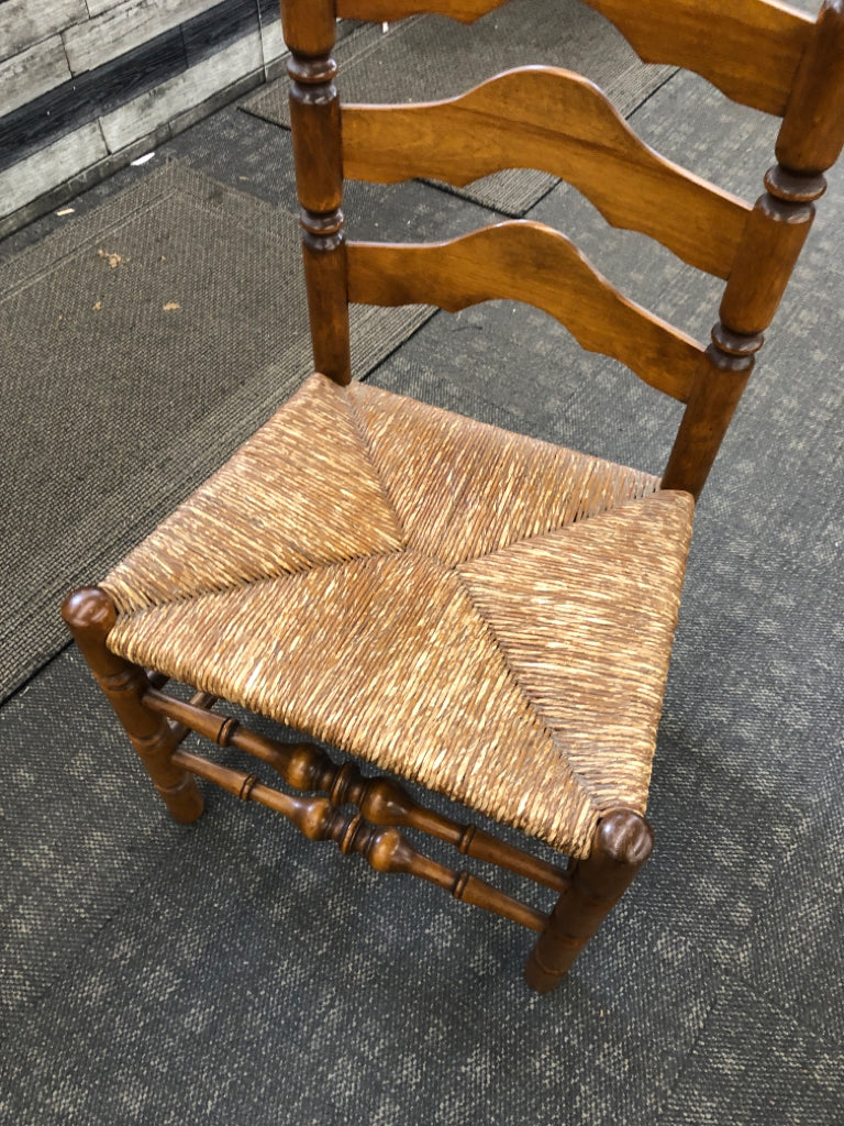 VTG LADDER BACK CHAIR.