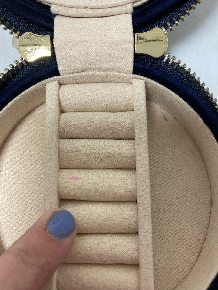Wolf Zoe Velvet Embroidered Travel Circle Jewelry Case *Minor Pink Marks Inside