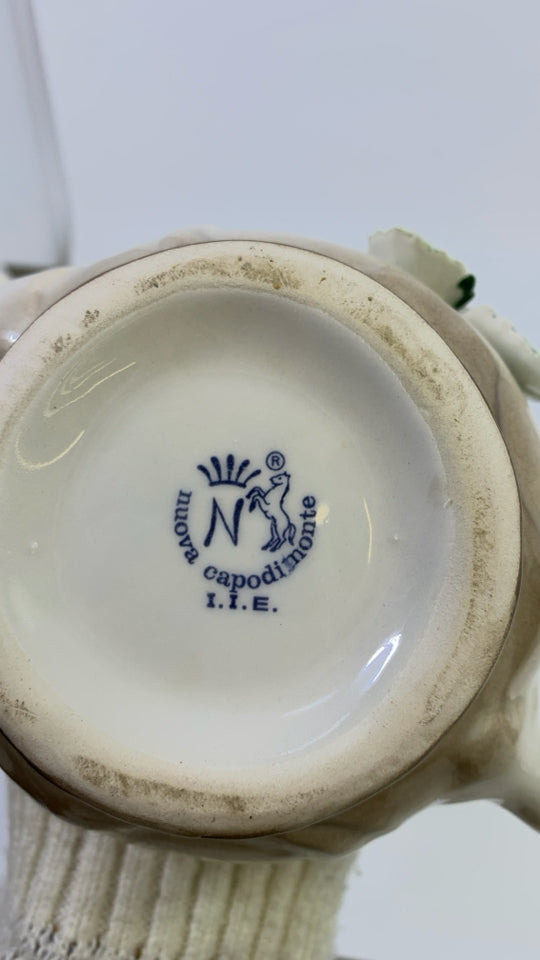 VTG CAPODIMONTE PORCELAIN TEAPOT W/FLOWERS.