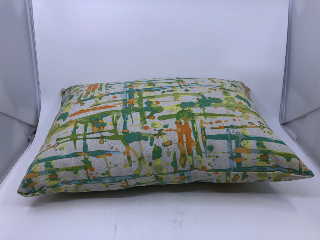 MULTI-COLORED RECTANGLE OUTDOOR PILLOW STREAK LINES.