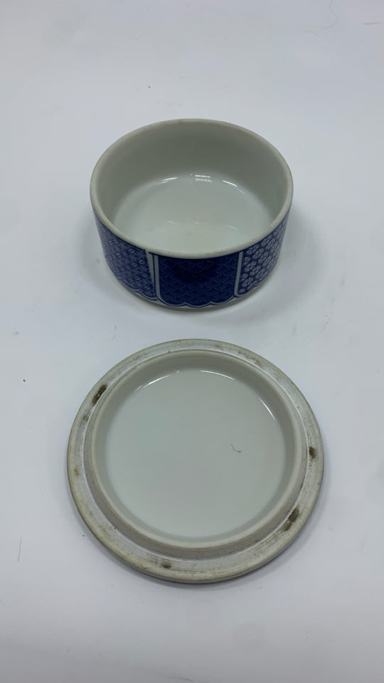 TAKAHASHI BLUE/WHITE PORCELAIN BOX.