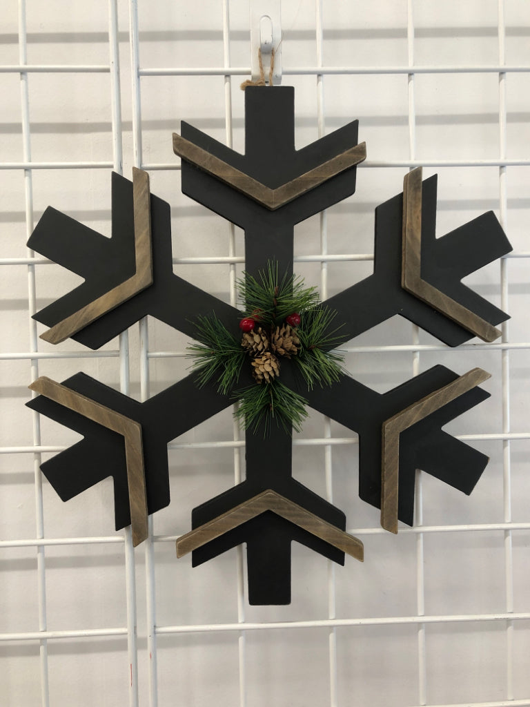 WOOD SNOWFLAKE W/PINECONES WALL HANGING.
