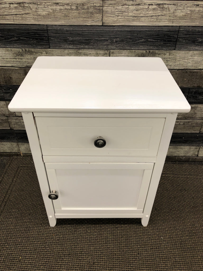 WHITE NIGHTSTAND W/ DRAWER & CABINET.