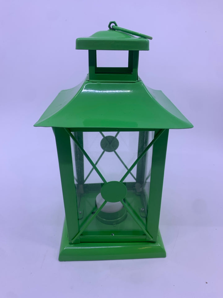 GREEN METAL TEA LIGHT LANTERN.