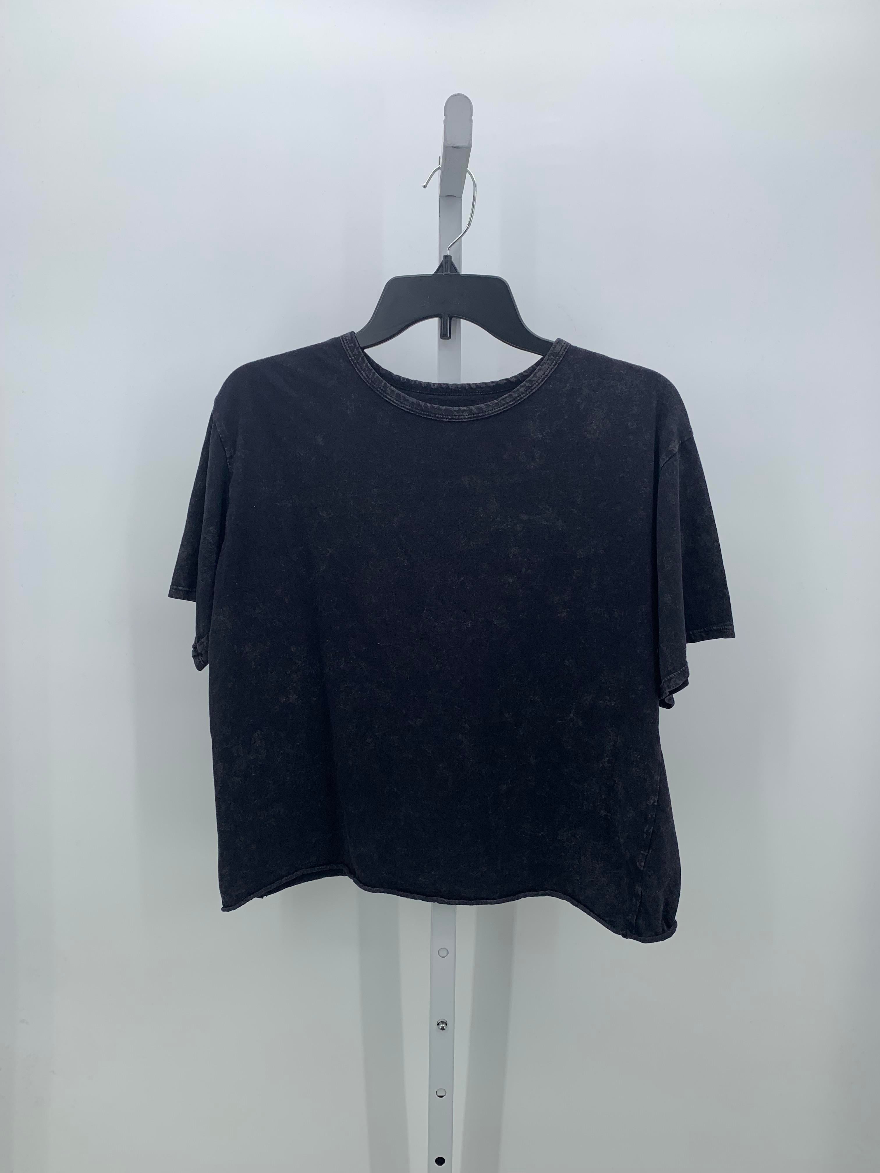 Size Medium Juniors Short Sleeve Shirt