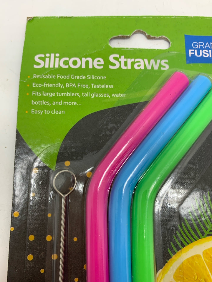NIP 3PC SILICONE STRAWS W/CLEANING BRUSH.