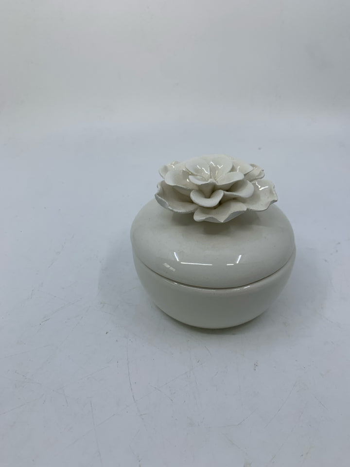 WHITE CERAMIC SMALL CANISTER W/ 3D FLOWER.