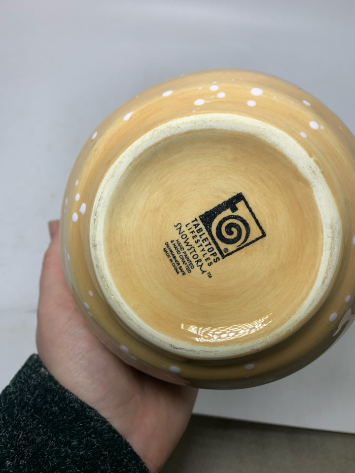 TABLETOPS SNOWSTORM EMBOSSED SANTA BOWL.