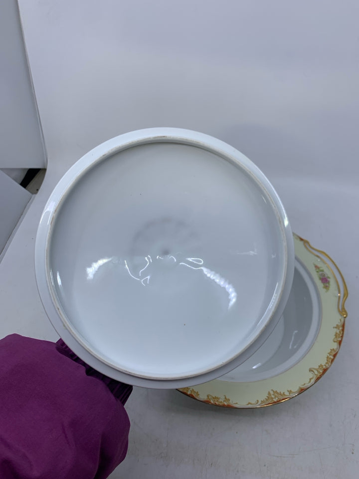 VTG COVERED DUDLEY SERVING DISH.