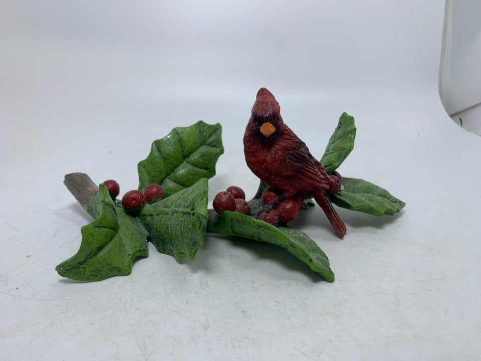 RESIN SPARKLE CARDINAL ON HOLLY BRANCH.