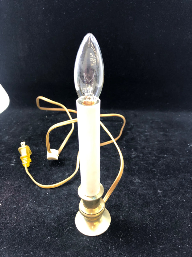 WHITE PLUG IN WINDOW CANDLE.