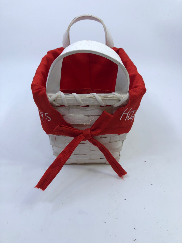 HAPPY HOLIDAYS SNOWMAN W RED LINER BASKET AND HANDLES.