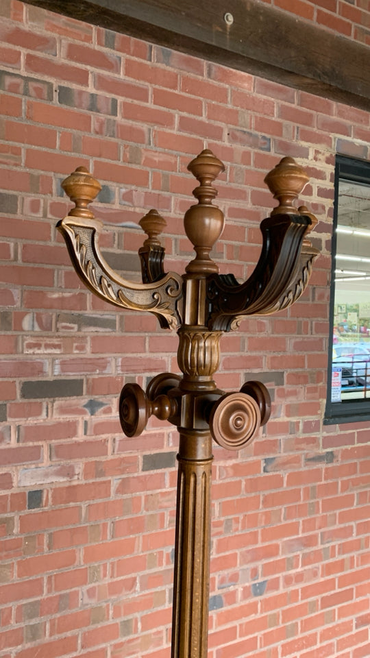 VTG ORNATE CARVED WOOD COAT RACK/HALL TREE.