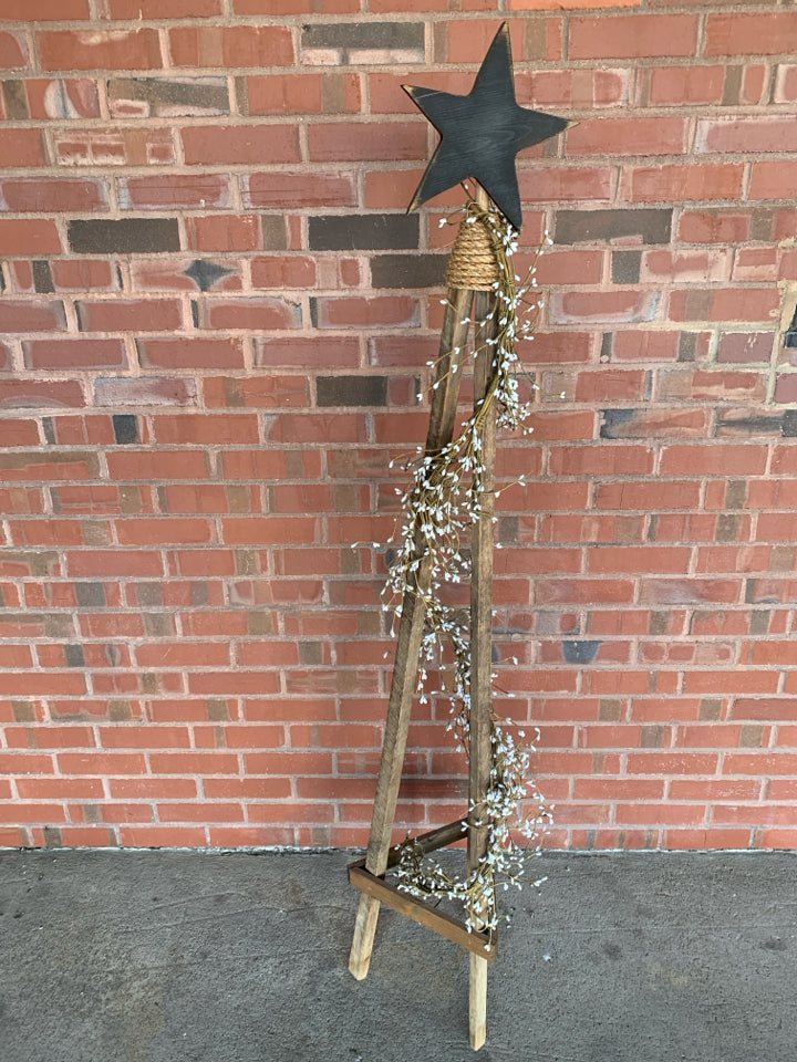PRIMITIVE DECORATIVE BLACK STAR STAND W/PIP GARLAND.