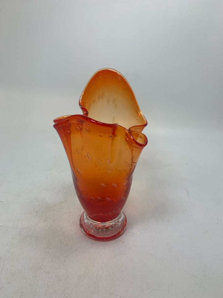 VTG HANDKERCHIEF BLOWN GLASS VASE W/ BUBBLES.