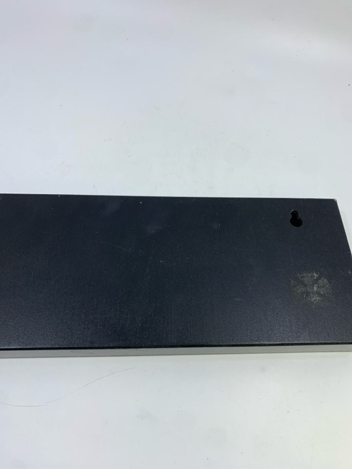 "EVERY LITTLE THING" BLACK&WHITE WOOD SIGN.