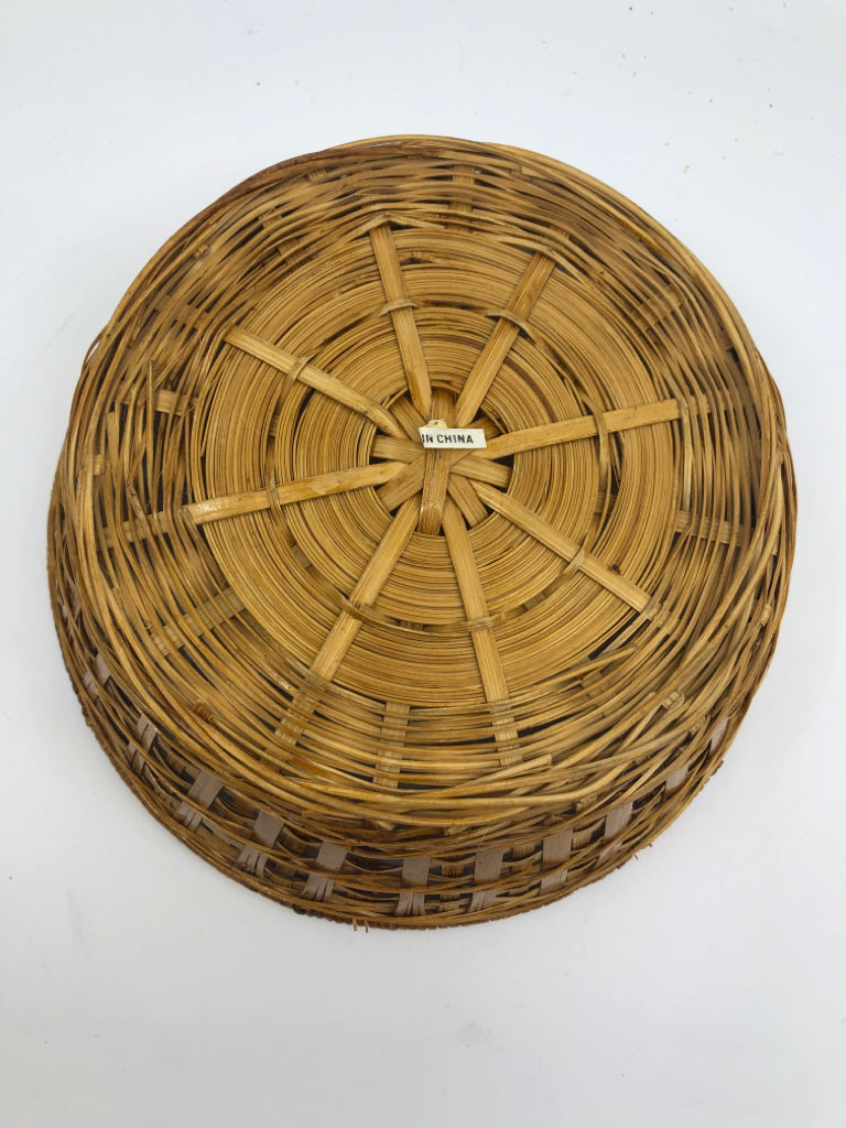 ROUND TIGHT WOVEN BASKET.