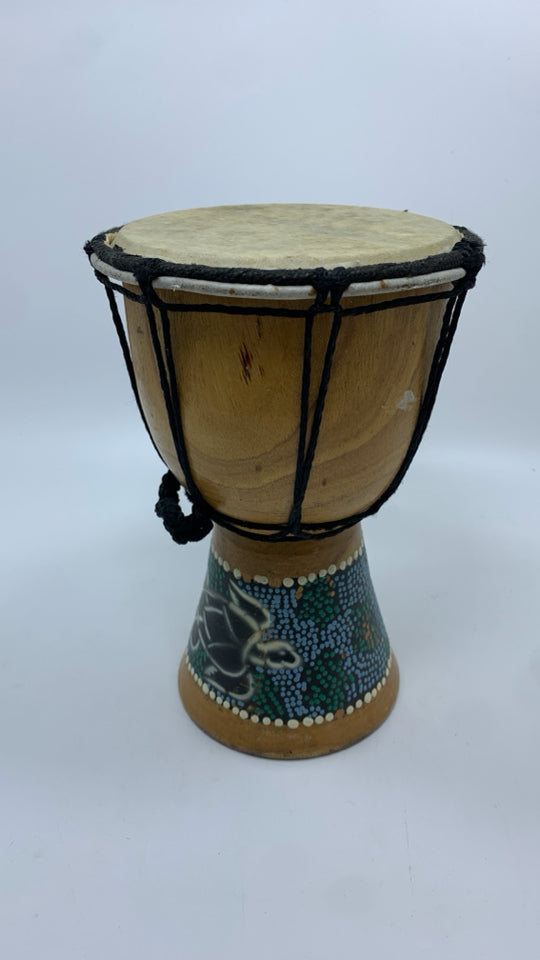 LT BROWN DRUM DECOR W/TEAL TURTLES.