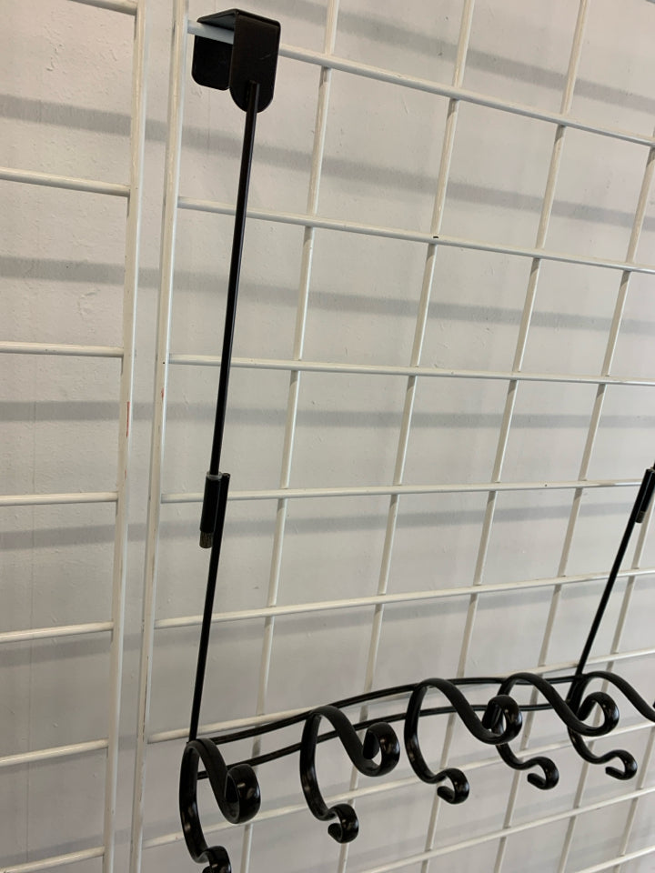 OVER-THE DOOR 5-HOOK HANGING.