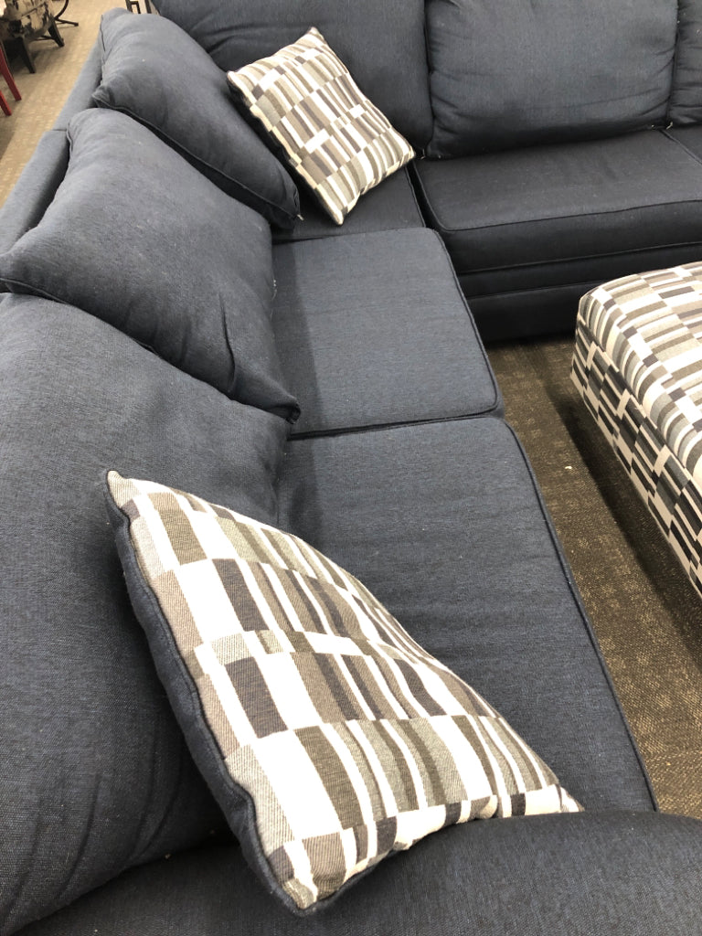 5PC BLUE CORNER SECTIONAL W/OTTOMAN 3 THROW PILLOWS.