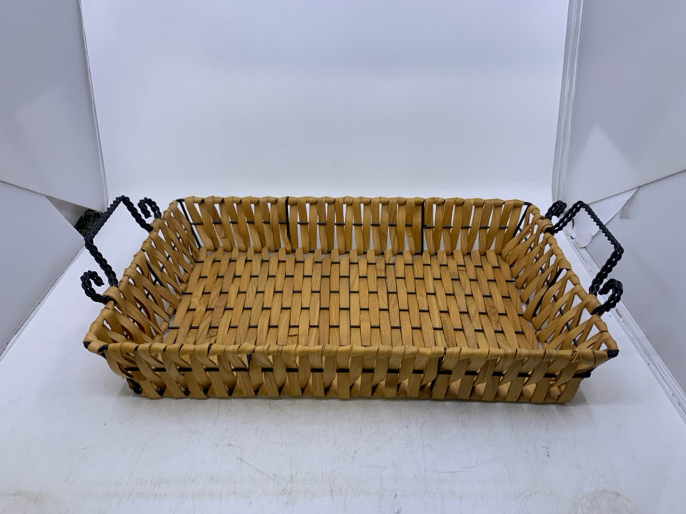 BLONDE WOVEN W/ BLACK METAL BASE TRAY.