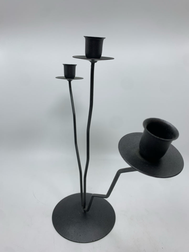 3-CANDLE WAVY METAL CANDLE HOLDER.
